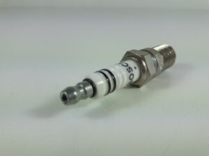 Свеча зажигания BOSCH HR6DC+0.8 (+18)  0242240591