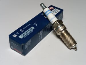 Свеча зажигания BOSCH HR8MCV+1.3 (+39)  0242229785